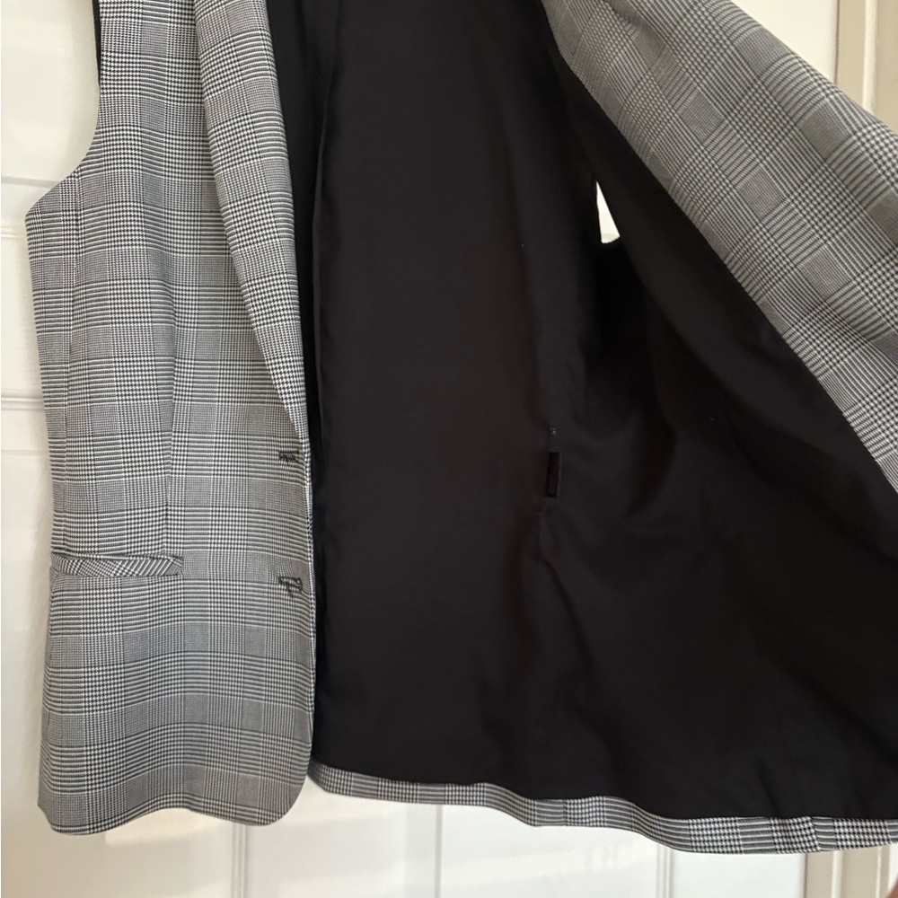 Tahari Arthur S. Levine Black and White Blazer - Picture 3 of 4